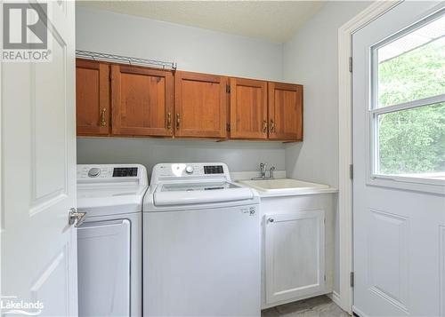872 11Th Line N, Oro-Medonte, ON - Indoor Photo Showing Laundry Room