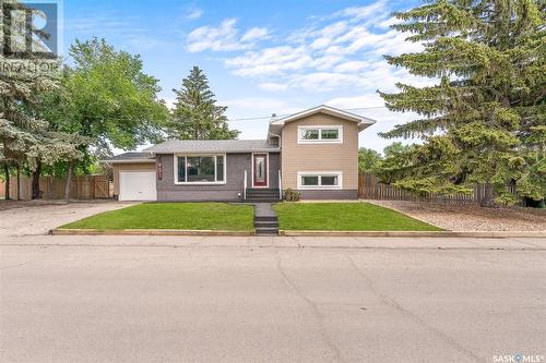 951 13Th Avenue Nw, Moose Jaw, SK - Outdoor With Facade