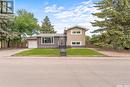 951 13Th Avenue Nw, Moose Jaw, SK  - Outdoor With Facade 