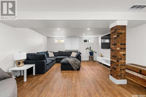 951 13Th Avenue Nw, Moose Jaw, SK - Indoor Photo Showing Living Room