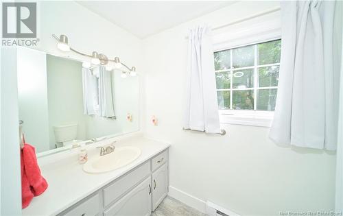 298 Crocket Street, Fredericton, NB - Indoor Photo Showing Bathroom
