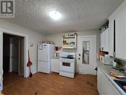 364 Third Ave, Sault Ste Marie, ON - Indoor Photo Showing Kitchen