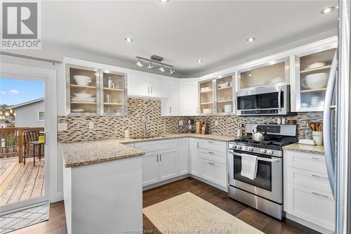 555 Sacred Heart, Lasalle, ON - Indoor Photo Showing Kitchen With Upgraded Kitchen