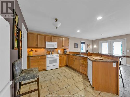 1079 Monarch Meadows, Lakeshore, ON - Indoor Photo Showing Kitchen