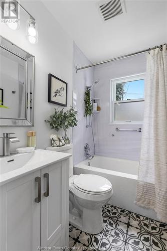 2477 Tourangeau Road, Windsor, ON - Indoor Photo Showing Bathroom
