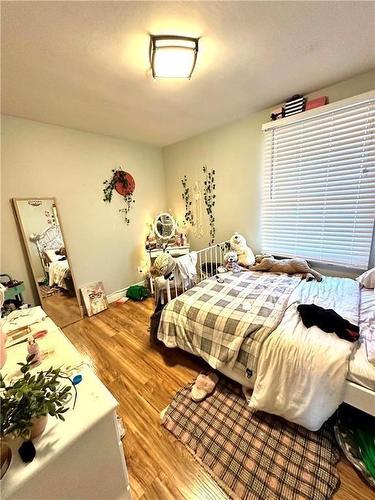 312 East 45Th Street, Hamilton, ON - Indoor Photo Showing Bedroom