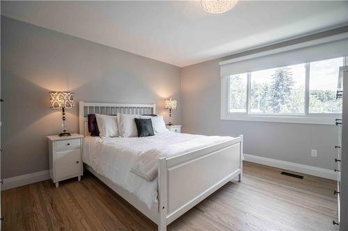 26 Elkwood Drive, Hamilton, ON - Indoor Photo Showing Bedroom