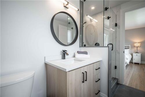 26 Elkwood Drive, Hamilton, ON - Indoor Photo Showing Bathroom