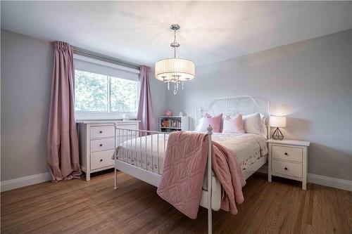 26 Elkwood Drive, Hamilton, ON - Indoor Photo Showing Bedroom