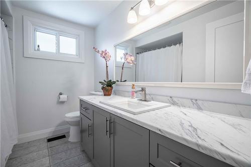 26 Elkwood Drive, Hamilton, ON - Indoor Photo Showing Bathroom
