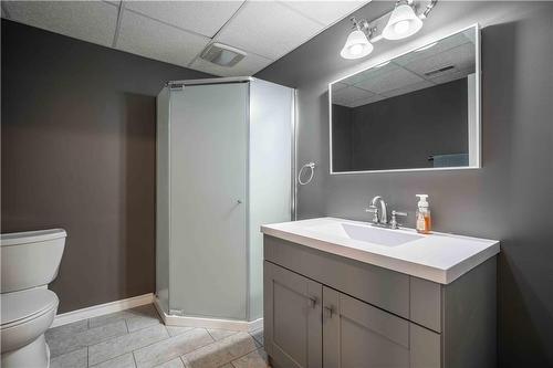 26 Elkwood Drive, Hamilton, ON - Indoor Photo Showing Bathroom