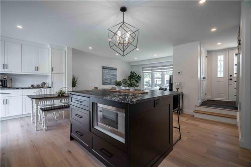 26 Elkwood Drive, Hamilton, ON - Indoor Photo Showing Kitchen With Upgraded Kitchen