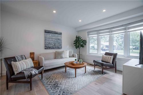 26 Elkwood Drive, Hamilton, ON - Indoor Photo Showing Living Room