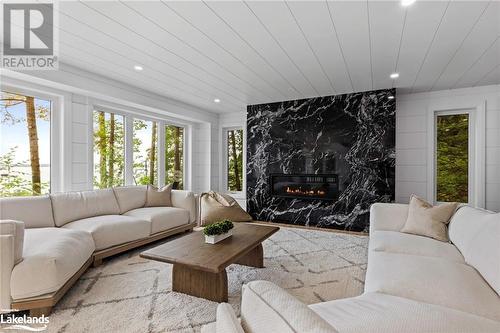 1044 Lawland Hts Rd, Gravenhurst, ON - Indoor Photo Showing Living Room With Fireplace