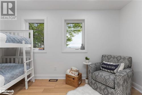 1044 Lawland Hts Rd, Gravenhurst, ON - Indoor Photo Showing Bedroom