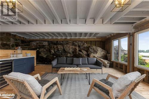 1044 Lawland Hts Rd, Gravenhurst, ON - Indoor Photo Showing Living Room