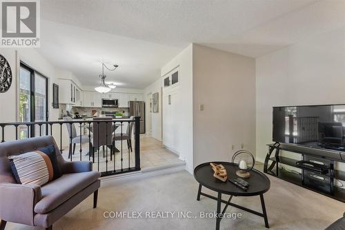 327 Challenger Court, Clarington, ON - Indoor Photo Showing Other Room
