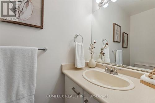 327 Challenger Court, Clarington, ON - Indoor Photo Showing Bathroom