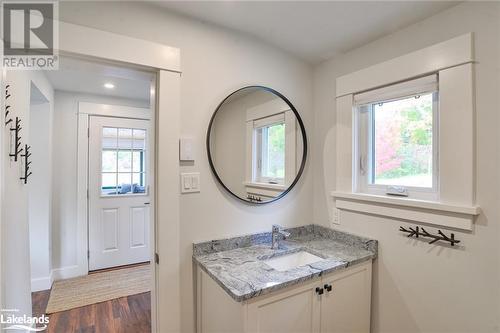 Main floor powder room - 1021 Marina Road, Huntsville, ON - Indoor Photo Showing Bathroom