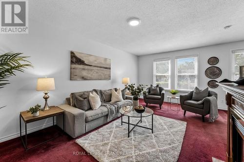 20 Deerpark Crescent, Clarington, ON - Indoor Photo Showing Living Room