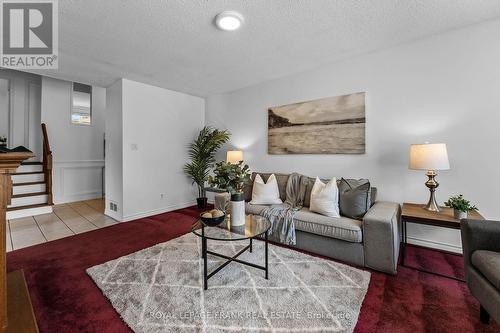20 Deerpark Crescent, Clarington, ON - Indoor Photo Showing Living Room