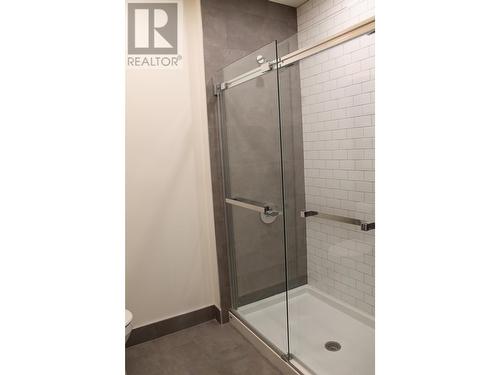 303 1087 6Th Avenue, Prince George, BC - Indoor Photo Showing Bathroom