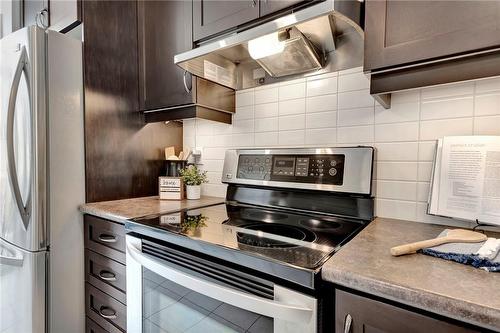 4165 Upper Middle Road|Unit #4, Burlington, ON - Indoor Photo Showing Kitchen With Upgraded Kitchen