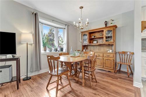 3122 Michael Crescent, Burlington, ON - Indoor Photo Showing Dining Room