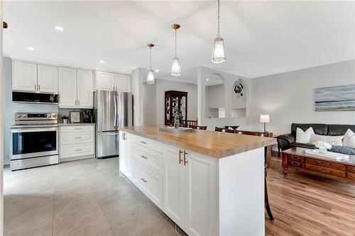 3122 Michael Crescent, Burlington, ON - Indoor Photo Showing Kitchen With Stainless Steel Kitchen With Upgraded Kitchen