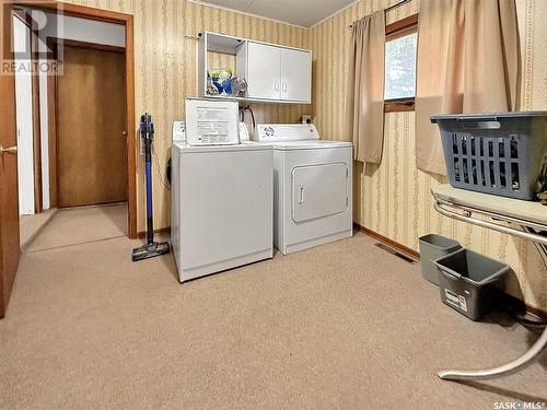 207 Van Horne Street, Windthorst, SK - Indoor Photo Showing Laundry Room