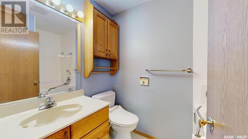 29 Kensington Lane, Regina, SK - Indoor Photo Showing Bathroom