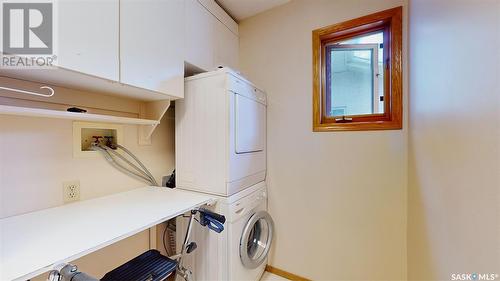 29 Kensington Lane, Regina, SK - Indoor Photo Showing Laundry Room