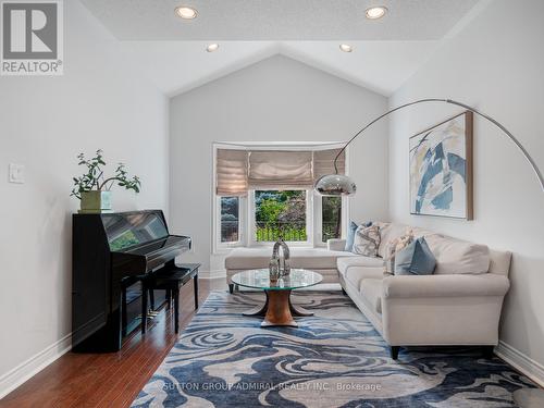 171 Shaftsbury Avenue, Richmond Hill, ON - Indoor Photo Showing Living Room