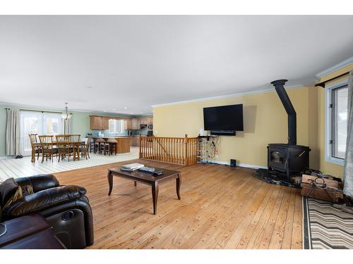 1311 Ida Road, Cranbrook, BC - Indoor Photo Showing Living Room