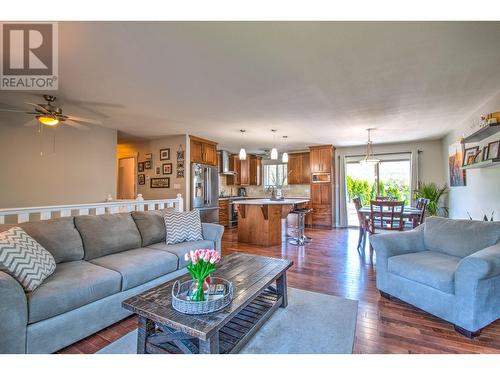 1903 19 Street, Vernon, BC - Indoor Photo Showing Living Room