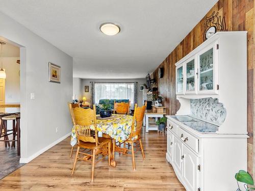 325 Collingwood Drive, Kamloops, BC - Indoor Photo Showing Dining Room