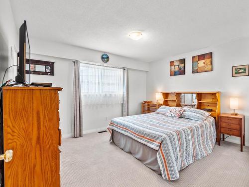 325 Collingwood Drive, Kamloops, BC - Indoor Photo Showing Bedroom