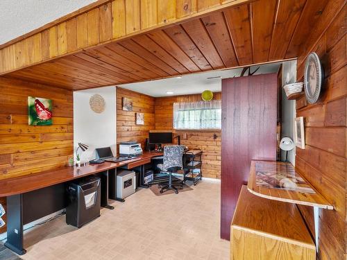 325 Collingwood Drive, Kamloops, BC - Indoor Photo Showing Office