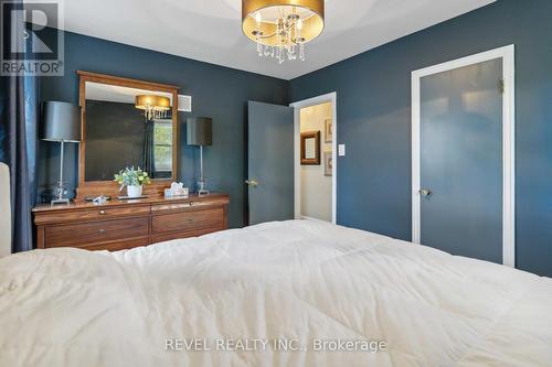 35 Homewood Avenue, Port Colborne, ON - Indoor Photo Showing Bedroom