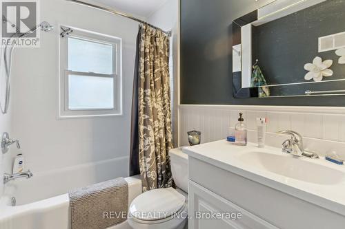 35 Homewood Avenue, Port Colborne, ON - Indoor Photo Showing Bathroom