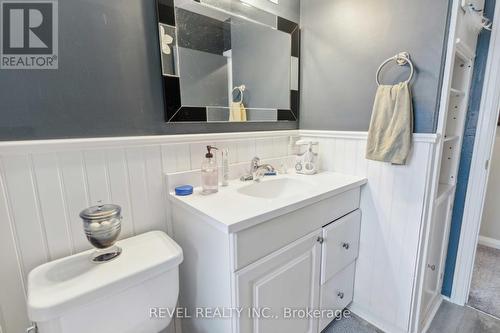 35 Homewood Avenue, Port Colborne, ON - Indoor Photo Showing Bathroom