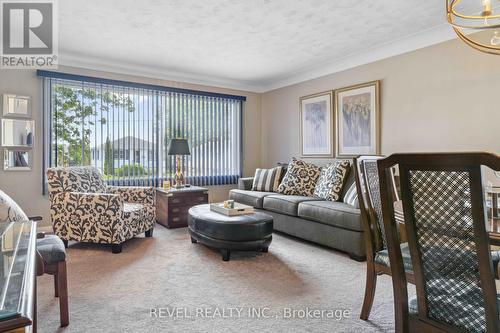 35 Homewood Avenue, Port Colborne, ON - Indoor Photo Showing Living Room