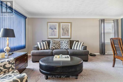 35 Homewood Avenue, Port Colborne, ON - Indoor Photo Showing Living Room