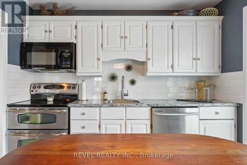 35 Homewood Avenue, Port Colborne, ON - Indoor Photo Showing Kitchen