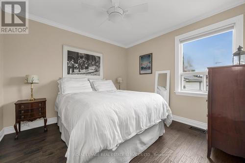 197 Charlotte Street, Hamilton, ON - Indoor Photo Showing Bedroom