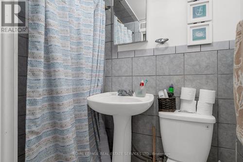 197 Charlotte Street, Hamilton, ON - Indoor Photo Showing Bathroom