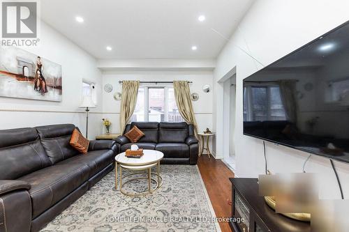 1823 Stevington Crescent, Mississauga, ON - Indoor Photo Showing Living Room