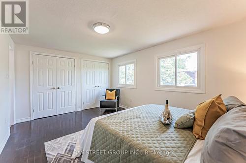 2031 Glenada Crescent, Oakville, ON - Indoor Photo Showing Bedroom