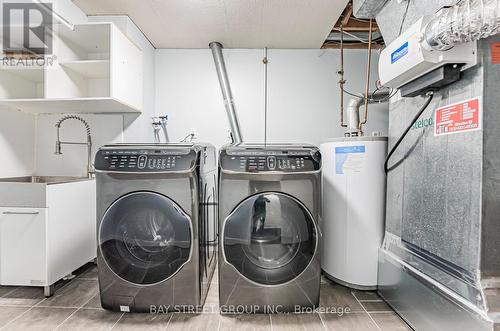 2031 Glenada Crescent, Oakville, ON - Indoor Photo Showing Laundry Room