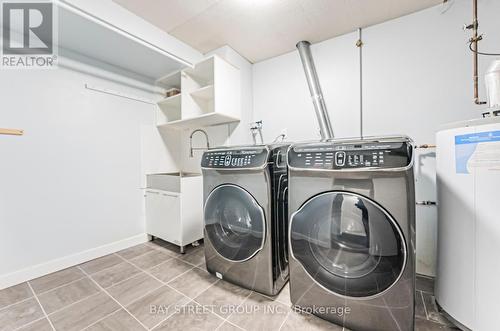 2031 Glenada Crescent, Oakville, ON - Indoor Photo Showing Laundry Room